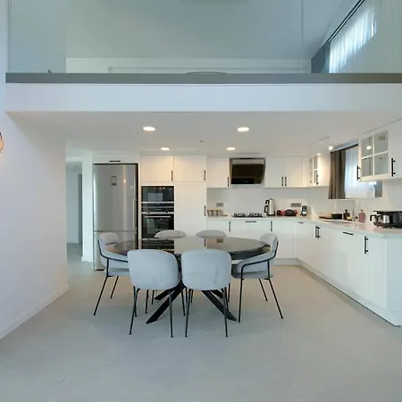 Lodos Suites & Rezidans מלון *